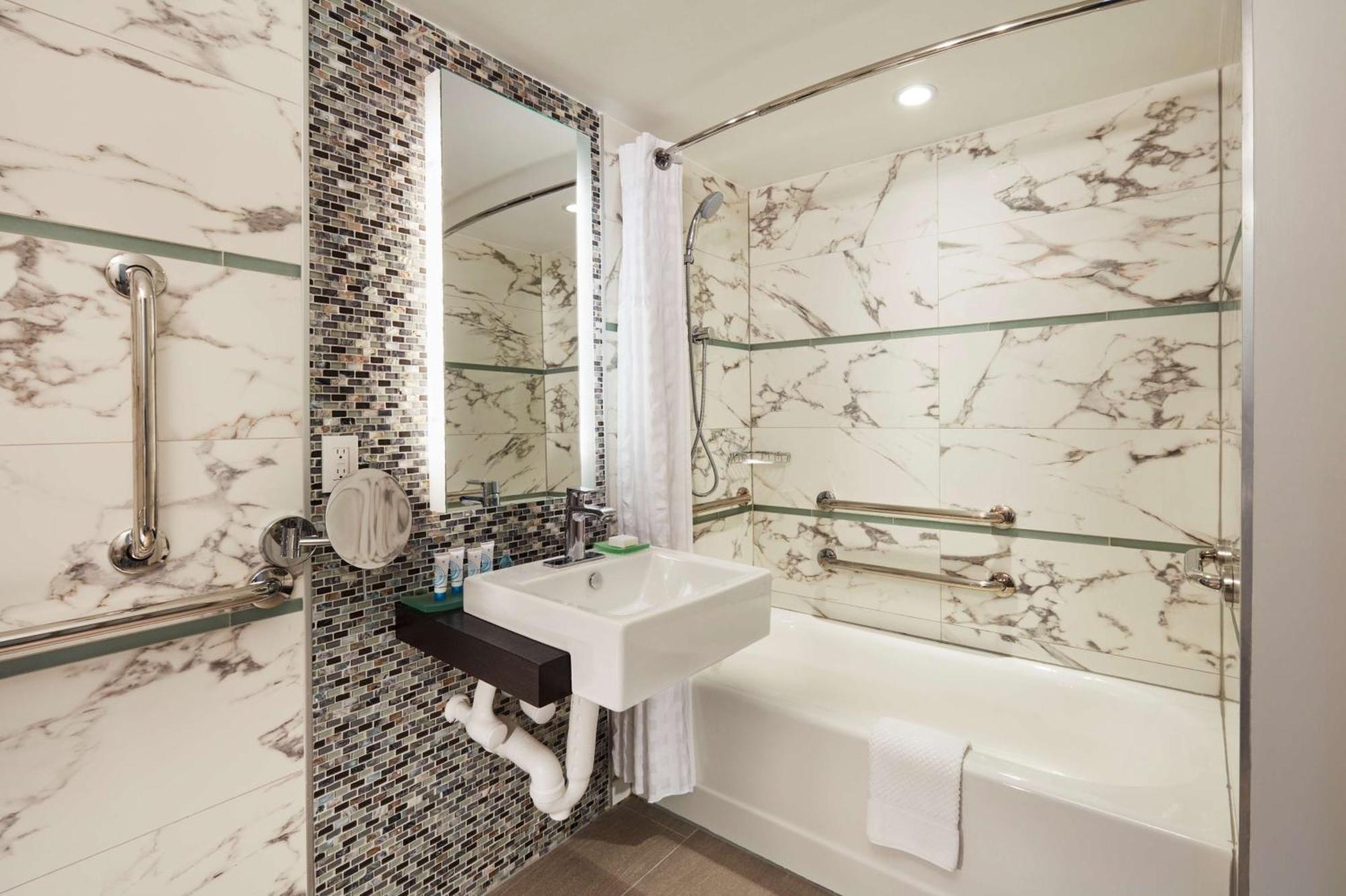 Waterstone Resort & Marina Boca Raton, Curio Collection By Hilton Exterior photo